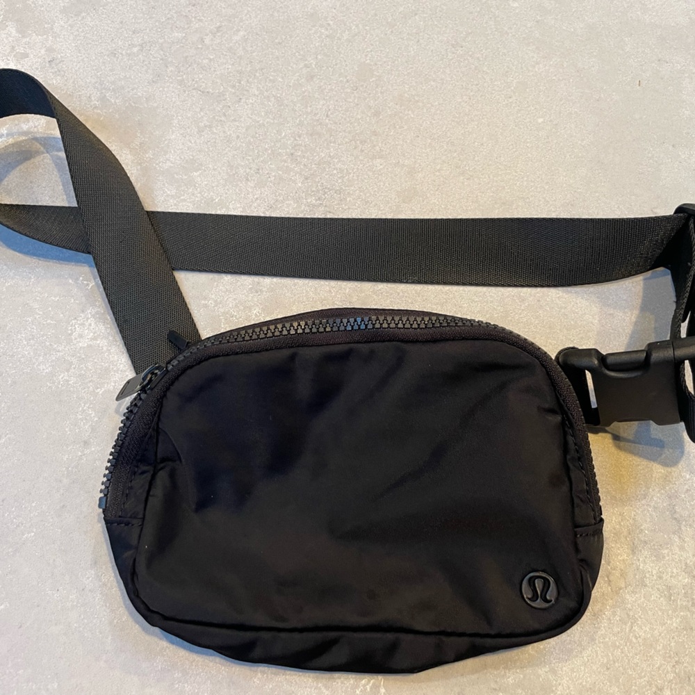 Lululemon Everywhere Belt Bag 1L